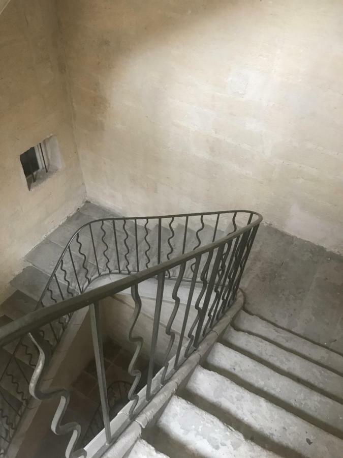 Les Coulisses De L'Horloge - Wifi - 50 M Palais Des Papes Apartamento Avinhão Exterior foto